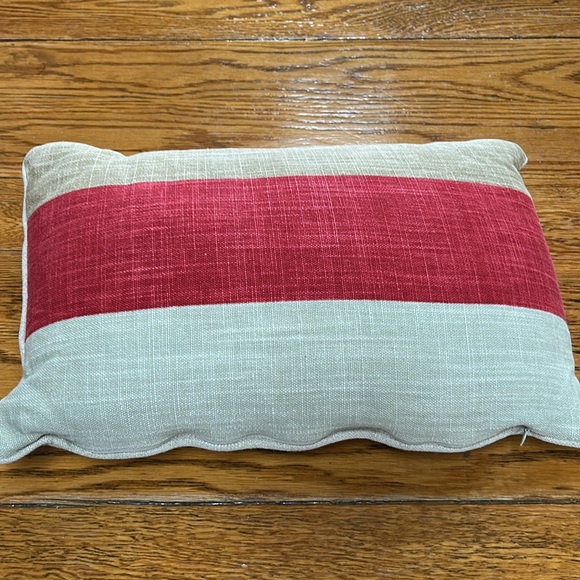 Linen blend accent pillow.  Approximately 12” x 18” with feather pillow insert. - Picture 4 of 12